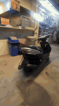 السلام عليكم دراجه ادرز صيني للبيع سعر 350الف وبيها مجال مكينة تحتاج فيلس فقط للاستفسار *********** العنوان بغداد
