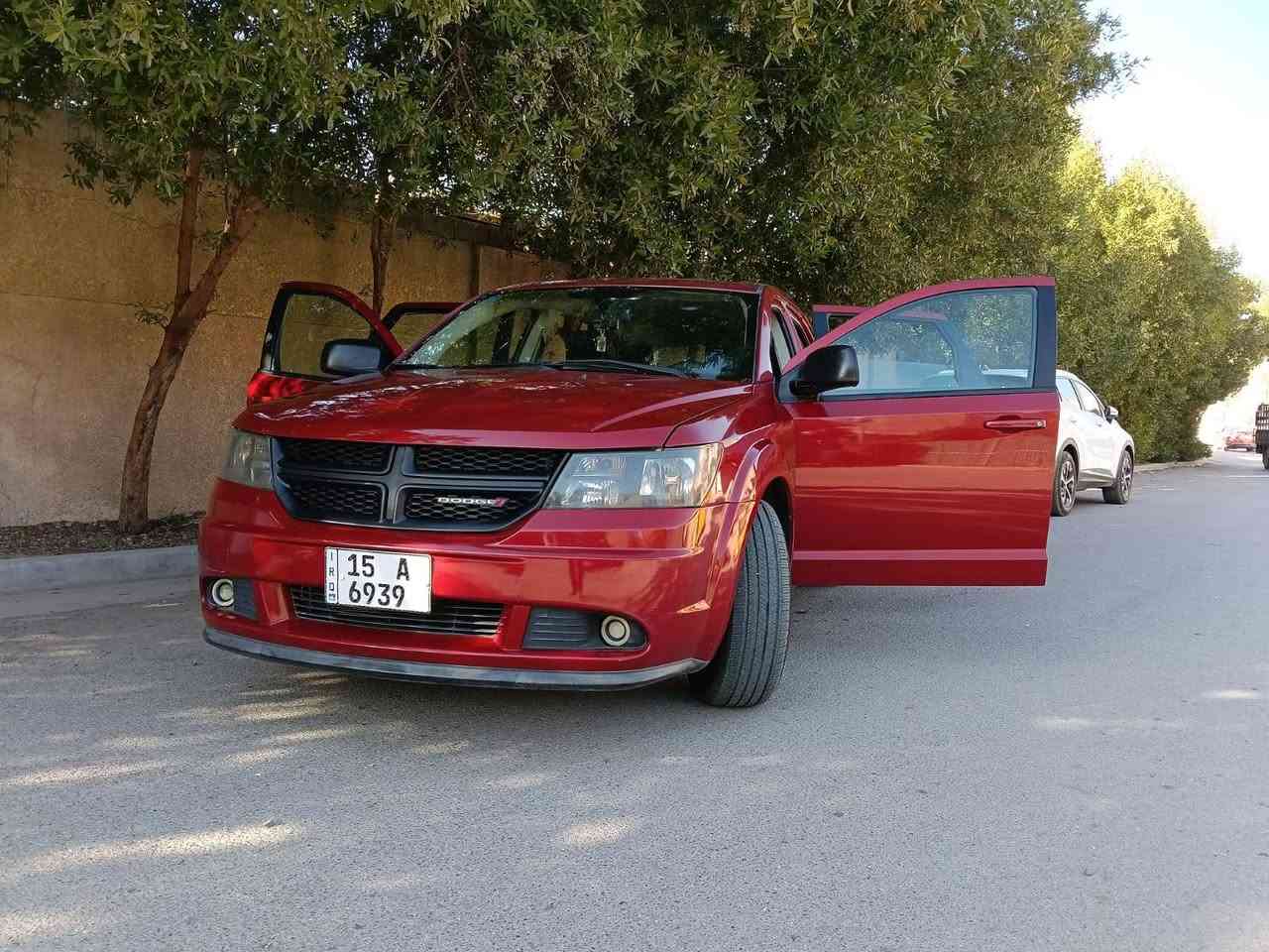 دوج جورني موديل 2009  احمر كرزي حادثها جاملغ امامي الأيمن والبنيدفقط  بجم  سليم  محرك 4سلندر  2400  كير ومكينة  جيد جدا  سيارة جاهزة تبريد تدفئة  صدر  تخم تاير ويل كب شاشة اندرويد وكاميرا دواره    كهربائيات كلها شغاله   بيها 5 قطع  صبغ  بدون  حادث  اثر شخوط و جراد  وصورها قبل الصبغ موجودة  ماشية 127800   رقمها مميز انكليزي جديد انبار / السعر المطلوب 96 ورقة وبيها مجال  حك الجية   وباسمي السيارة  للاستفسار العنوان 
  بغداد الجديدة /الغدير ***********  .. بغداد, العراق
