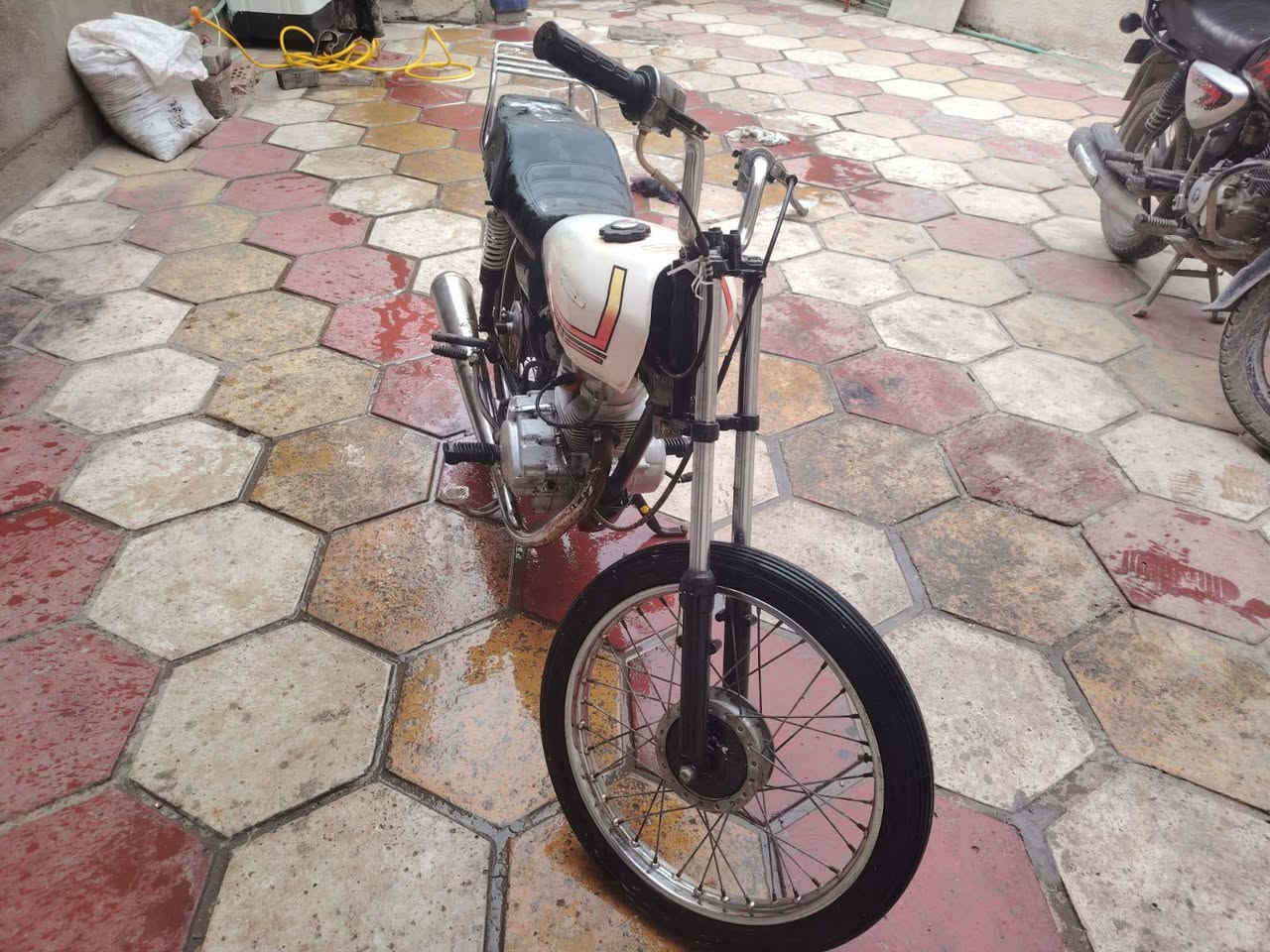 السلام عليكم ايراني ادوات موديل2018 للبيع الدراجه عوزها شوي ترتيب مكينة مكفولة لاتبخير ولا تنقيص شرط فصلة ومعدل مستعجل ع البيع السعر 275 للاستفسار ***********
