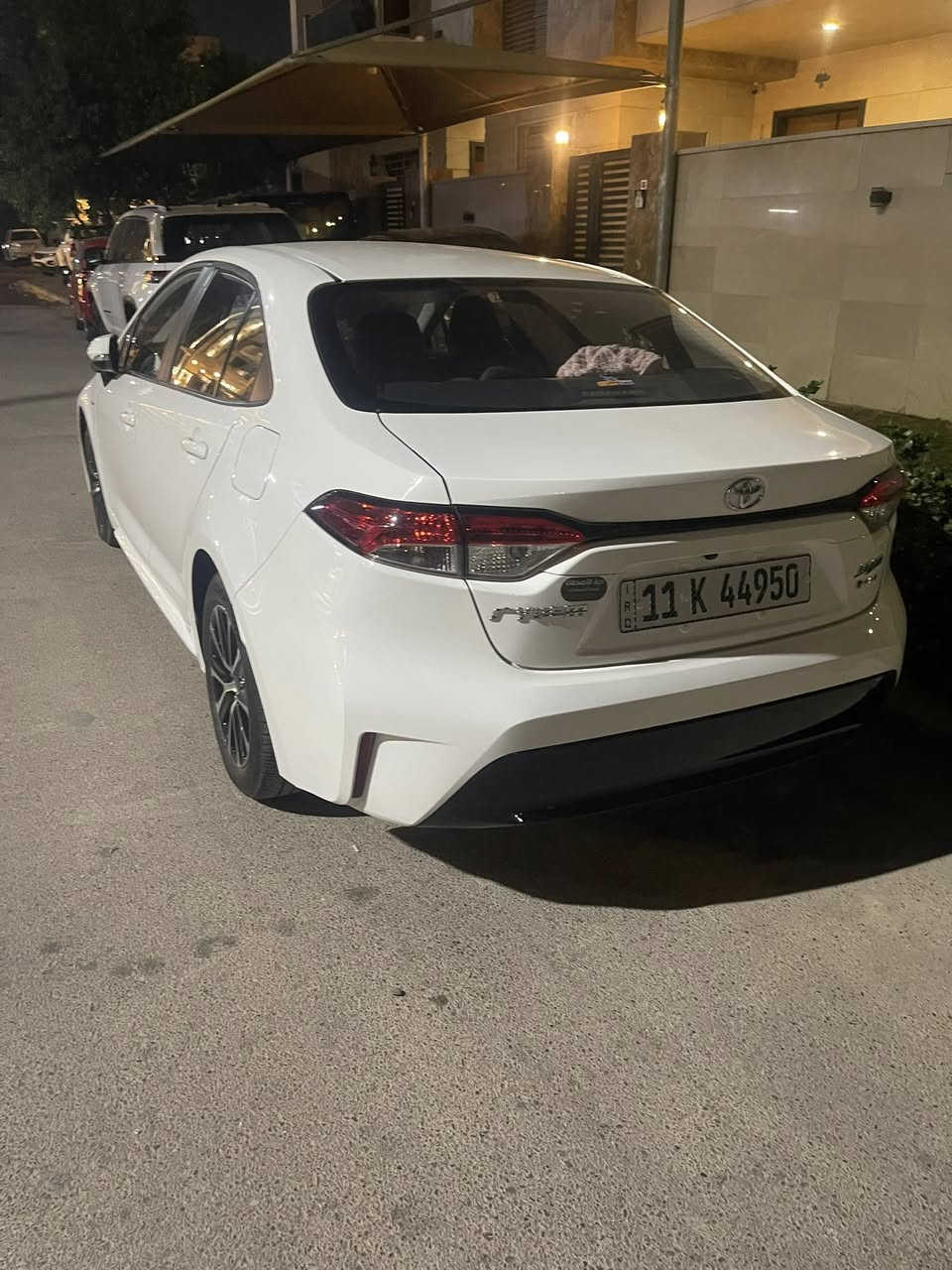 سلام عليكم كورلا شكل امريكي بعدها زيرو ماشيه كلشي قليل
بيها رصعات بسبب حصو شارع  
سعرها ١٥٢ ورقه مكاني شارع فلسطين 
حبايب الي متعحبه سياره او سعر يعبر منشور ❤️

***********
