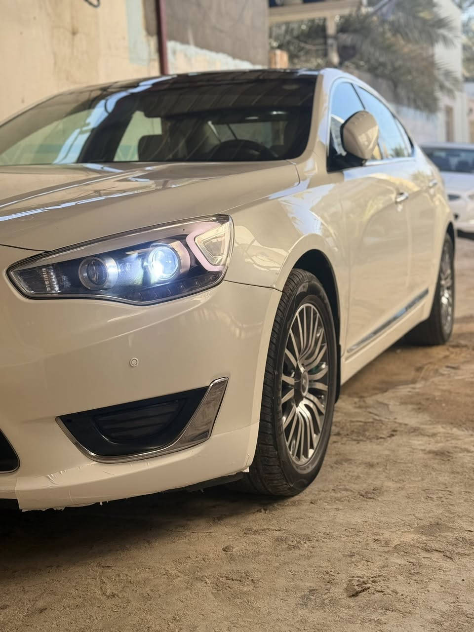 سلاام عليكم كيه كادنزه للبيع خليجي سياره بسمي ثاني يوم احولك سنويه جديده سياره فول موصفات ملكي داخل عسلي بس اني امخلفه اسود سياره ماشيه 340الف امبدل كازكيت او رواجز جدد يعني سياره فول نشطه مكينه سته كشره نضيف  سياره بيه جاملغين اماميات بدون حادث  اثر شخوط او مصبوغات بيه ملااحضات بسيطه سياره حداديه جديده تايرات جدد سياره تجي وتشوفه بعينك سعر 145او بيه مجال بسيط رقم تلفوني الي ايحب يتصل او تتفضلون عل خاص مالتي ***********مكاني نجف او كاعد بل كوفه
