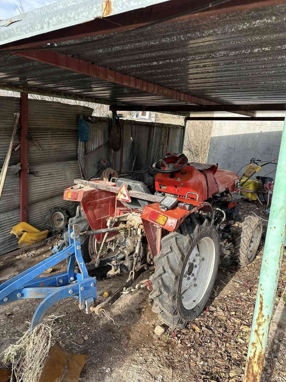 بسم الله الحمن الرحیم 
ئەم مەکینەیە بۆ فرۆشتن مۆدێلی ۲٠٠٦ زۆر پاکە برغوی بانەدراوە کێڕ و مەکینەی بەشەرت گاسن و خەرماشە و عەرەبانەشی لەگەڵە ڕەقەمەو بەناوی خۆمەوەیە  بۆ زانیاری زیاتر پەیوەندیمان پێوە بکەن
***********
***********
