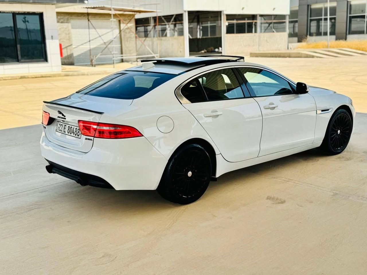 سلام عليكم من رخصت مدير الكروب سياره جاكوار موديل 17،،
سياره فول مواصفات ،،
رقم اربيل..
فتحه سقف،،
تحكم ستيرن كشنات كهرباء ،،
مكينه 6سلندر سوبر جارج..
سبورت رياضي صوت عالي كاتم..
مضخم سماعات ..
عازل الصوت
عداد الكتروني كير ماوس ..
 مانع انزلاق قياده ذاتيه ..
هواي مواصفات بيه ماذاكرهن فقط الجناي يعرفهن 
عنوان بغداد ..رقم الهاتف ***********،،
