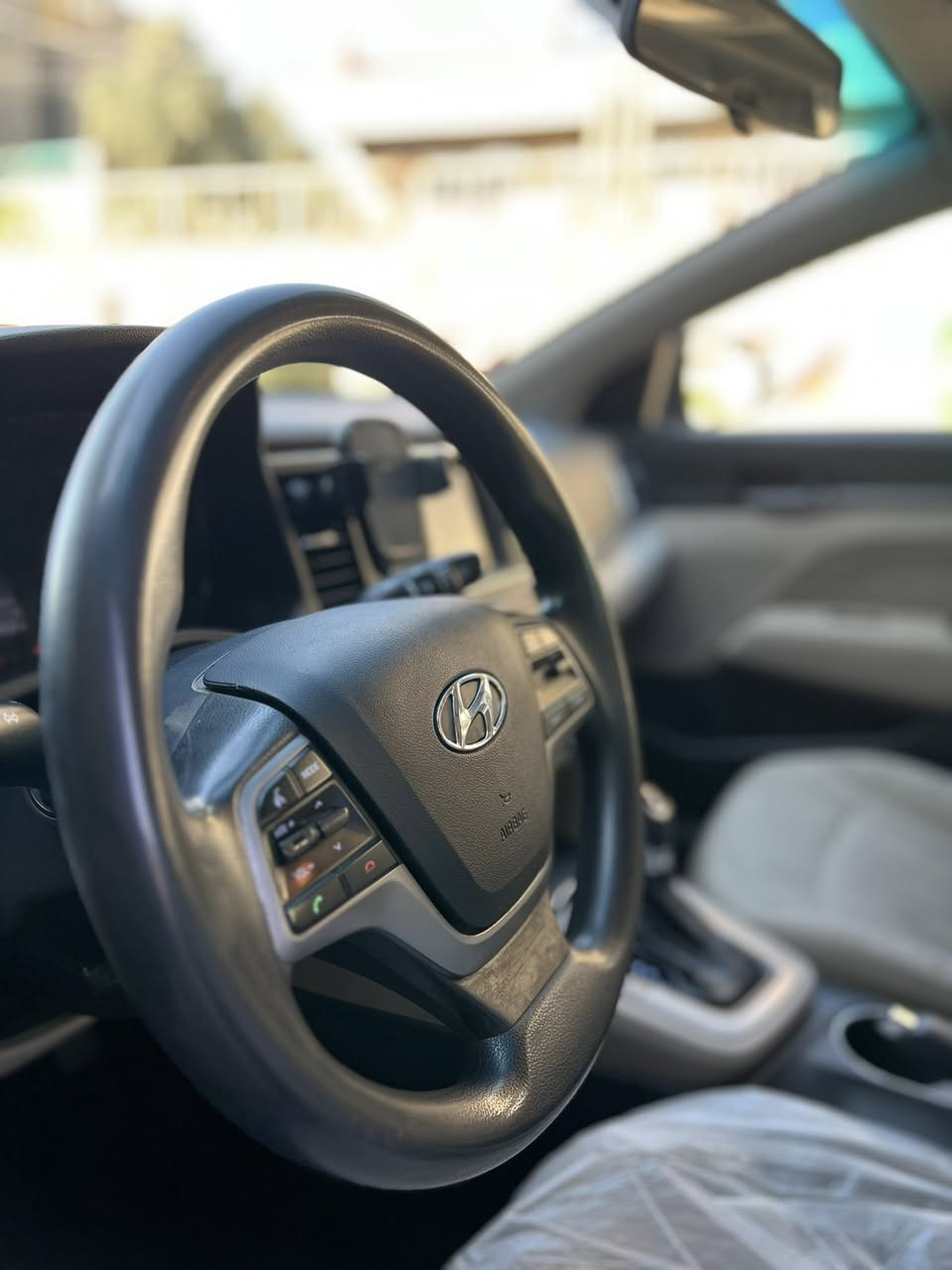 السلام عليكم

النترا موديل 2017

محرك 2000 دوش مرغوب
 
 المواصفات نص فول 

شاشة Apple CarPlay 

Drive mode sport eco normal 

رقم سليمانية الجديد بأسمي 

سنوية ل 2029 

تدفئة تبريد فول 

السياره كفالة من الصبغ نهائيا 

ضرر بسيط جدا بأمريكا فقط حافة البنيد بارد وبدون ايرباك 
وبغداد بيها بارد وباب مبدل فقط مكينة كير كفالة عامة 
 
موقع السياره بغداد 
للاستفسار 
***********

السعر 125 وبيها مجال
