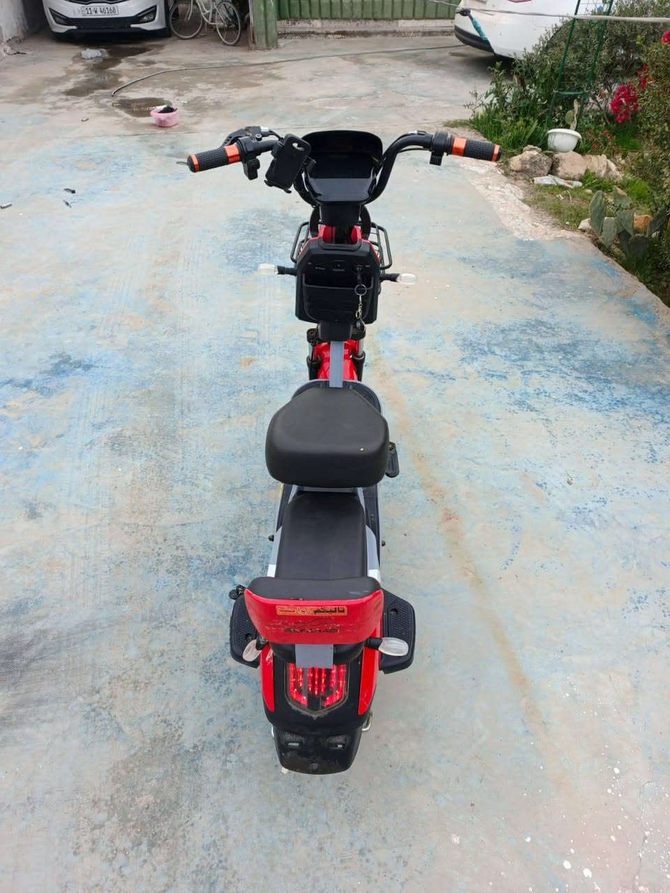 سلام عليكم بايسكل شحن سعره375وبي مجال نضافه60٪. اربع بطاريات 3سرعات غراضه كامله تايرات جدد بطاريات جدد شاحنته جديده البلوتوث يشغل يربط المكان سده الهنديه الرقم ***********
