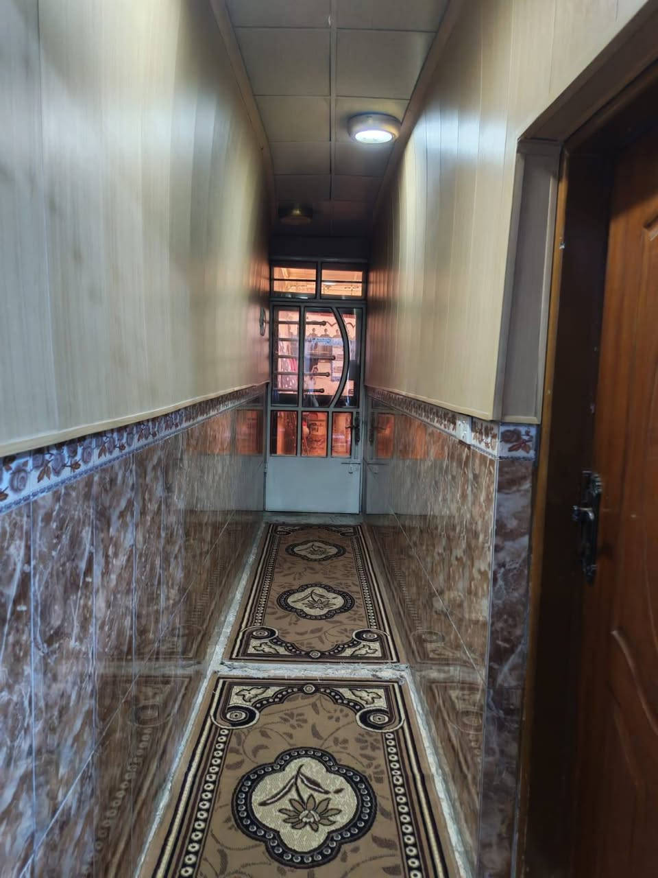 السلام عليكم
دار للبيع مناسب للسكن العائلي 🌿
📐 المساحة: 115 م²
🏢 يتكوّن من 3 طوابق
🔹 الطابق الأرضي:
• كراج سيارة
• استقبال أنيق
• مطبخ
• خدمات
• غرفة نوم
🔹 الطابق الثاني:
• غرفتين نوم
• خدمات
• بلكونة
🔹 الطابق الثالث:
• غرفة نوم
• بيتونة
• سطح واسع

✔️ جاهز للسكن

📑 السند: أصولي
📍 العنوان:
الشعب – شارع الصحة – قرب مدرسة الأمل الابتدائية

📞 للاستفسار والتواصل:[***********]
