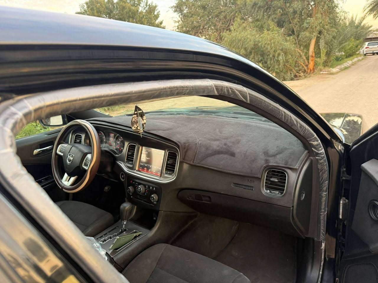 السلام عليكم جارجر مديل 2014رقم بغداد تحويل مباشر مكينه 3600برغي ما مفتوح بيه جديده كلش السيارة جاهزه اي نقص ما بيه داخله كلين وهنا بالعراق بابين ابدلات اصلايات بدون صبغ بدون دواخل السعر 138وبيه شي جداا بسيط مكاني حله ***********
