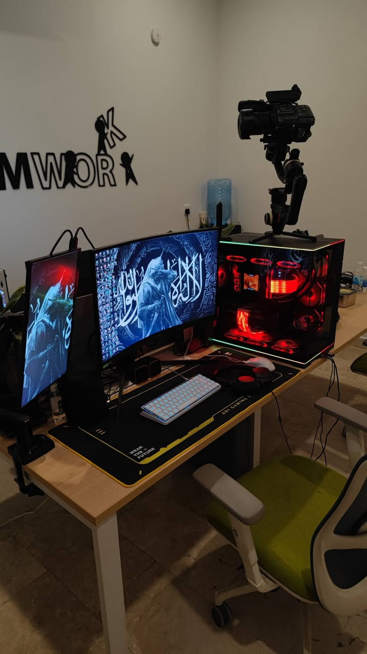 للبيع تجميعة مرعبة القطع جديدة 
CPU: ULTRA 9 285K

GPU: 5070 12GB

MOTHERBOARD: ROG MAXIMUS HERO Z890

RAM: LEXAR THOR GOLD 32 6000HZ

AIO: THERMALRIGHT HYPER VISION 360

PSW: THERMALRIGHT 1000W PLATINUM

CASE: LIAN LI 011 DYNAMIC EVO RGB

Storage lexer 1Tb + orico 2Tb + lexer 1Tb >>> total 4TB

FANS: 16 >> 6 ON THE AIO - 6 IN THE BACK OF THE CASE 1 REAR - 3 IN THE BOTTOM الحرارة بل كيمنك

45 متصعد فوك ال

القطع كلها داخلة بلضمان ومجمعة قطعة قطعة متعوب عليها
 الشاشة

Samsung g7 odyssey 27 240hz

للاستفسار *********** واتساب
