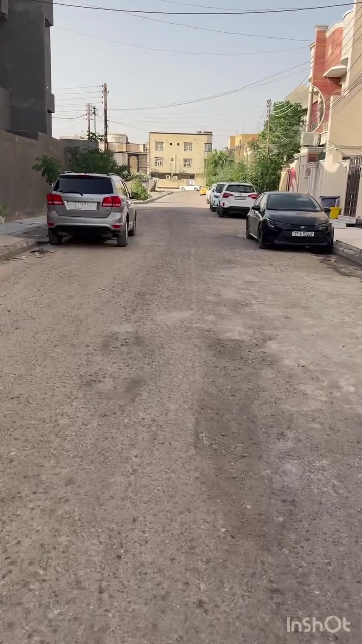 الدار للبيع المكان الناصري الشموخ
قرب مدرسه اعداديه شموخ. للبنات 
الدار قديم البناء صالح الايجار 
مساحه ٢٦٠ 
الاستفسار على رقم واتساب فقط 
***********

