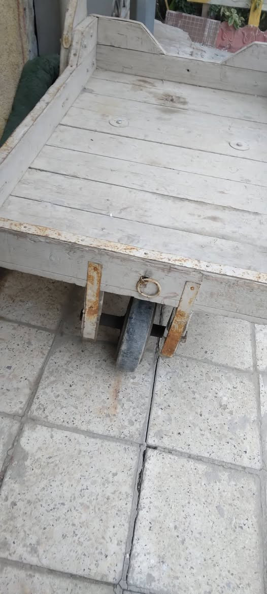 السلام عليكم ورحمة الله وبركاته اخواني عندي عريانه خشب نظيفه جدا للبيع السعر ٧٥ بيه مجال مكاني بغداد البياع موبايل ***********
