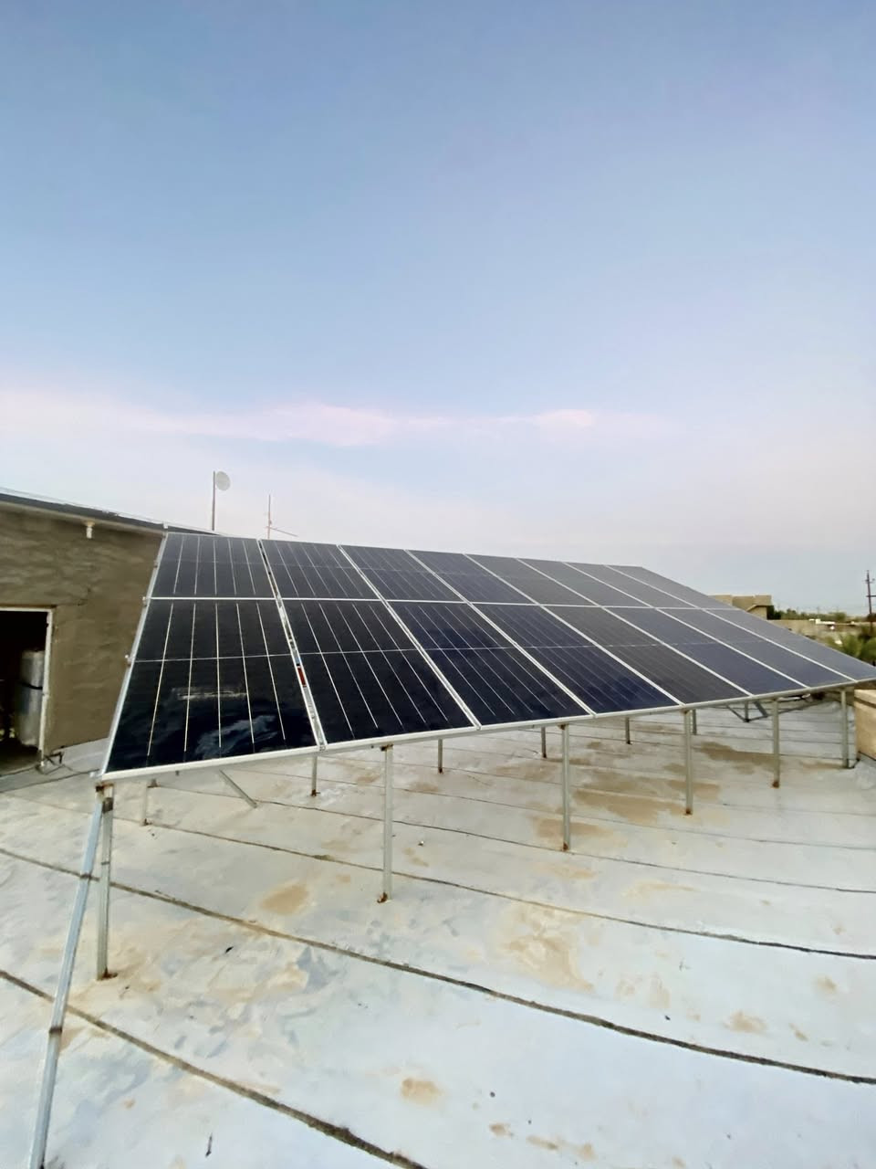 تم بحمد الله 
نصب منظومة طاقة شمسية ☀️ بقدرة ٣٠ أمبير
بأعلى معايير الجودة والكفاءة لضمان تشغيل مستمر وتوفير بالطاقة.
منظومة متكاملة مصممة لتحمل أجواء الصيف وتقديم أداء ثابت طوال السنة، مع اعتماد معدات أصلية وضمانات معتمدة لخدمة تدوم لسنوات.
نوفر حلول طاقة ذكية وآمنة تلبي احتياج المنازل والمشاريع بكل احترافية.
للاستفسار والحجز التواصل :- *********** _ ***********
