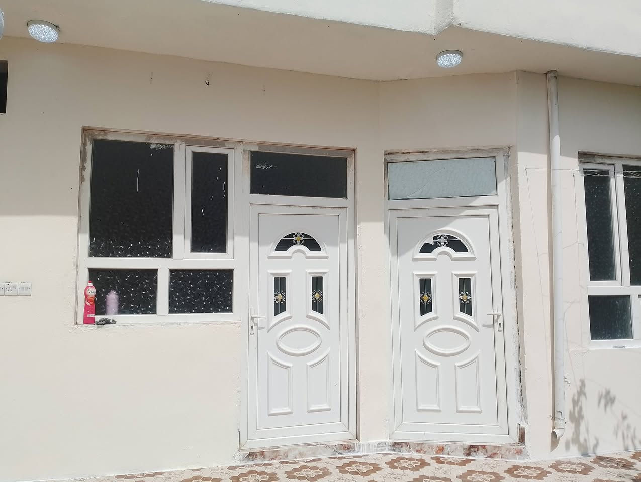 دارالبيع مساحه 160مترغرفتين وصاله استقبال ومطبخ درج خارجي بيت سيراميك وسقف ثانوي ايمام عباس أشتي خلف قصابه جلولاء سعر30اوبي ***********
