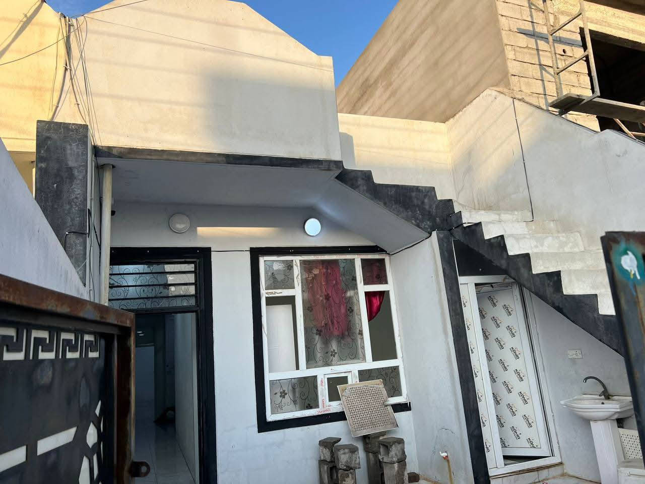 #أعلان بيع مستعجل

#دار #للبيع  🏠 طابق واحد
#نوع_الملك :-  بلديه
#المساحة :- دار   100 متر 
 
#الواجه :- دار 5 متر
#نوع #العقار :-  
#محتويات :- دار  طابق واحد
#الموقع :- شركة طارق مقاطعة 77 شارع عشرين

#السعر :-  دار 38 مليون 
للإستفسار 
***********📞 ***********واتساب
نتشرف بزيارتكم ونستقبل كافة عروض التجاريه والسكنيه في كافة مناطق كركوك
