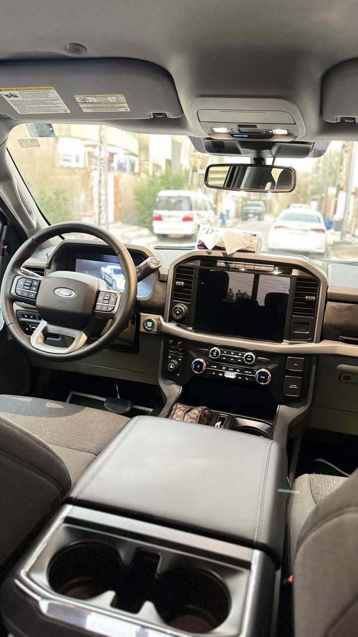 بسم اللَّٰه الرحمن الرحيم 
‏‎ اللهم صلِ على محمد والِ محمد 
‏‎للبيع فورد F150  2024 
‏Xlt 
‏‎السيارة 5000 ميل فقط   يعني زيرو بعدها 
‏‎حساسات  خلفية وامامية
‏‎رادار 360درجه
‏‎كامرة 360 درجة
‏‎باب بدي فتح عل البصمة و الريمونت 
‏‎لايت  زنون شكل جديد 
‏‎شاشات عدد 2 ديجيتل حجم كبير فول مواصفات 
‏‎قيادة ذاتيه و تحديد مسار واتو ستوب توقف ذاتي ‎داخل مخمل 
‏‎تدفئة  كشنات
‏‎فتحة جام خلفية للبدي 
‏‎منافذ كهربائية داخل السيارة 
‏‎بصمة ابواب  و تشغيل عن بعد ورمز دخول ابواب 
‏‎كير تعليك 
‏‎كشنات كهربائي و تدفئه  
‏‎مري  كهربائي و اشاره  و كامرا وترحيب 
‏‎بصمات دخول ابواب و رمز سري
‏‎انارة محيطية 360 درجة 
‏‎منافذ كهرباء 220 فولت و كذلك 110 فولت بكل مكان بالسيارة  3 منفذ بالبدي طلب خاص 
‏‎وضعيات القيادة اكثر من 7 انظمة ( جبلي و صحراوي و اقتصادي و طبيعي و سبورت و سلس و صخري و ممطر الخ...)
‏‎محرك 3500 تون تيربو كير 10 نمر ، 4 ويل 
السعر 357 $ يعني ثلاث دفاتر و 57 ورقة وبيها مجال شوية 
وصور الحادث منشورة هم
مكان السيارة بغداد البنوك 
***********
