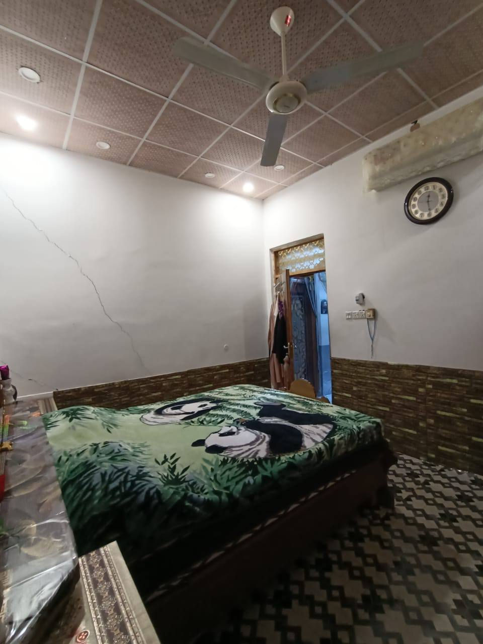 السلام عليكم
بيع مستعجل 
بيت 100 م طابو صرف ركن واجهية 
مثل ماموضح بالصورة 
البناء غرفة وصالة ومطبخ وبراني وصحيات داخلية وخارجية 
خدمات كاملة تبليط وماي وكهرباء 
العنوان الديوانية الأكاديمية حي الشرطة قرب المدرسة الصينية 
للتواصل ***********
