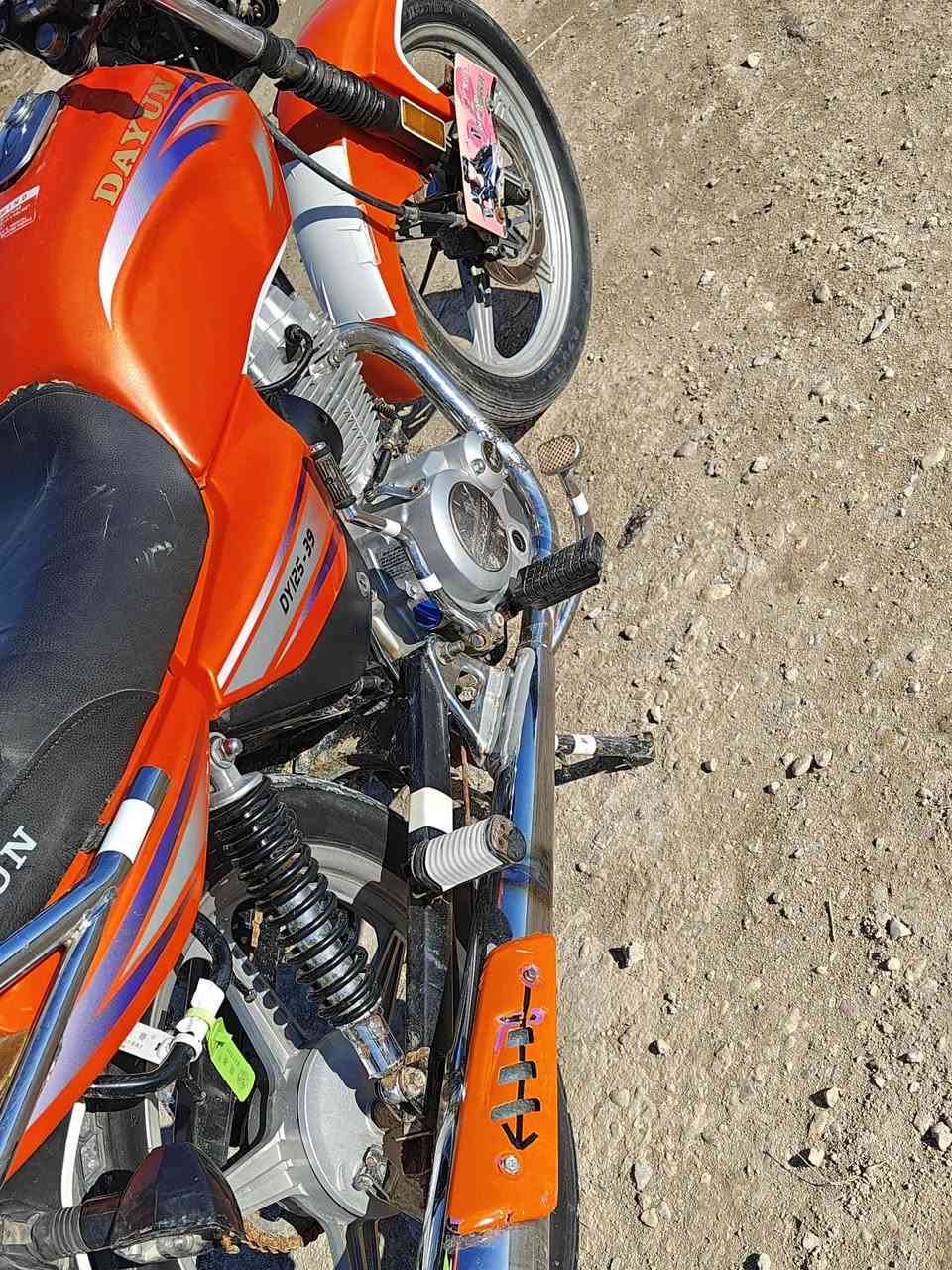 السلام عليكم دايون عضم 23 سكنر للبيع كفاله عامه من كلشي اوراق سكنر بليته ورقم شاصي
ومكاتبه بسمك عن السرقه والعشاير لون مميز 🧡🧡 صالصنه سل ستيل مفلتره طرب صوتها ✅
مكاني بابل الحمزه الغربي  السريع ***********
