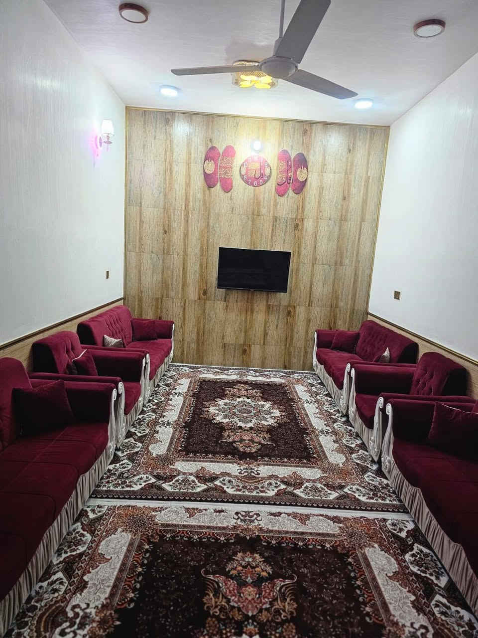 سلام عليكم
بيت طابو للبــيــع /   طـــابـــقـيــن/
مساحه البيت /115/
في الجته شارع /20/ ماي +مجاري + تبليط ارصفه +كهرباء 
تفاصيل البيت كونكريت مسلح الطابقين  بناء مرتب كلش
الطابق الاول
مطبخ
براني كبيره
صاله كبيره
صحيات داخليه وخارجيه
الطابق الثاني
غرفتين بيهن اسويت
وصاله كبيره
السعر خاص
اي استفسار اتصال على الرقم ***********
او مراسله الصفحه
