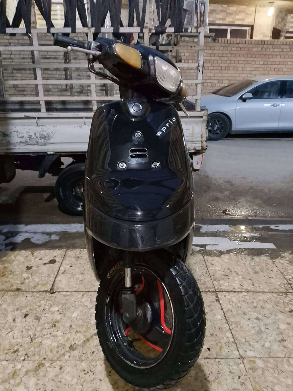 سلام عليكم دراجة بطة شغالة سلف وهندر مكينة ناعمة وحلوة سعرهة 250وبيهة مجال مكاني  الخطيب الزراعي رقمي ***********
