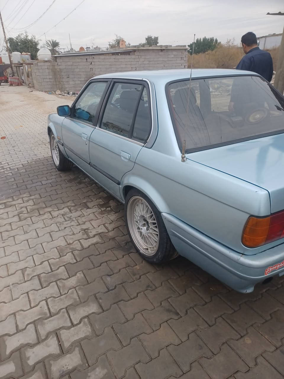 من رخصت الادمن سياره بيم زعره محوره مكينه بطه كير عادي رقم اديالى انكليزي بسمي لبيع ٣٠ او لمراوس  المكان بغداد الحسينيه رقم التليفون ***********
