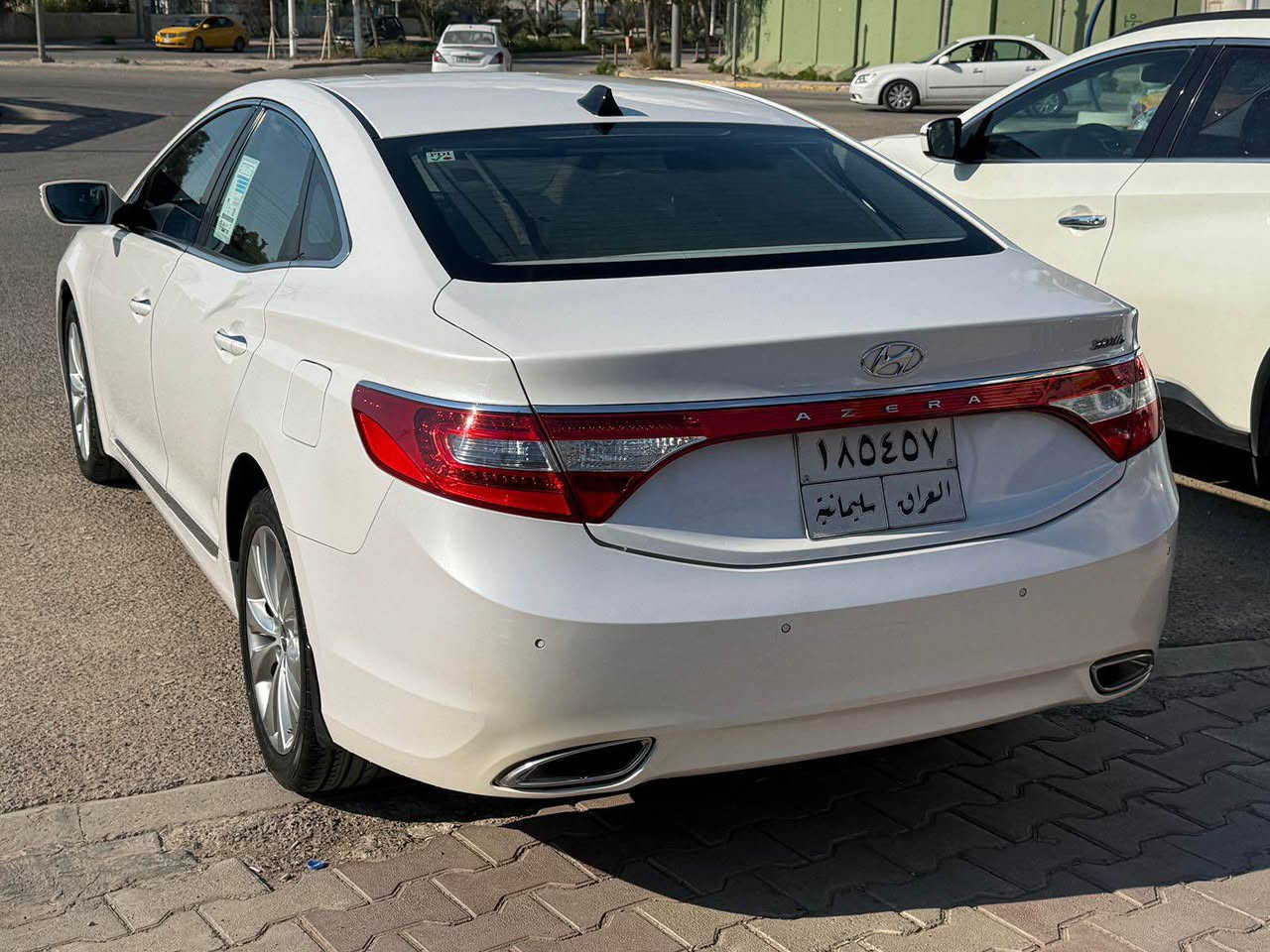 السلام وعليكم للبيع هونداي ازيره
موديل 2015 
محرك V6
برغي ممفتوح من كير او محرك
مواصفات كوشن جلد پرده بلادي
بدون صبغ السونر مرفق 
بدون مراوس  بيع فقط
السعر 138$ بي مجال حك الجيه
للاستفسار ***********
العنوان ديالى خانقين خناقين, ديالى
