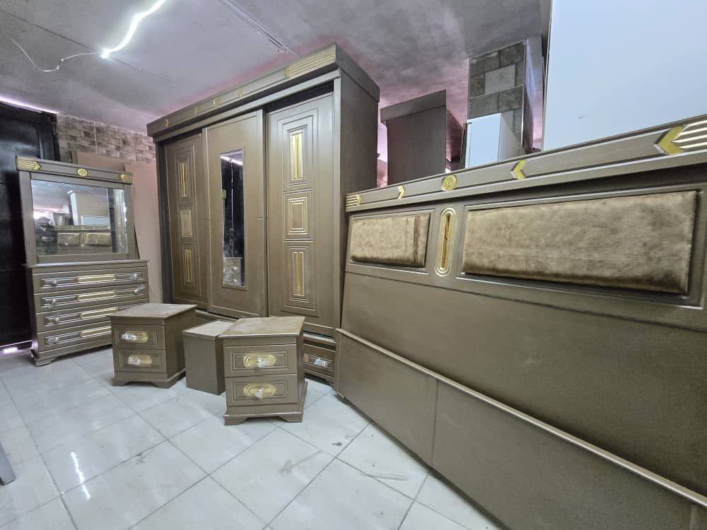 ⬇️غرفة نوم كاملة مع فرشة هدددية🎁🎁
🔥#فقط 4 مليون و350ألف💯
👈👈#وجيبا أأأذااا فيك_تجيبا👌👌
👈بس بدك تقلدنا #قلدنا صح
❤️الغرفة مؤلفة من 
✅ خزانة  صف دروج خشب كبس #عالشوح اجرين زان عرض240 غماقة خارجية60 سم_ وغماقة داخليه55سم
✅تخت مجوز #صندوق160×200
✅ كمدينة عدد2
✅ بيرو دروج +كرسي
🚚 يوجد توصيل لباب البيت
👈 التواصل والاستفسار مسنجر 💥


**إذا كنت صاحب هذا الإعلان وتريد حذفه لأي سبب، رجاءا أرسل رسالة إلى الدعم الفني**