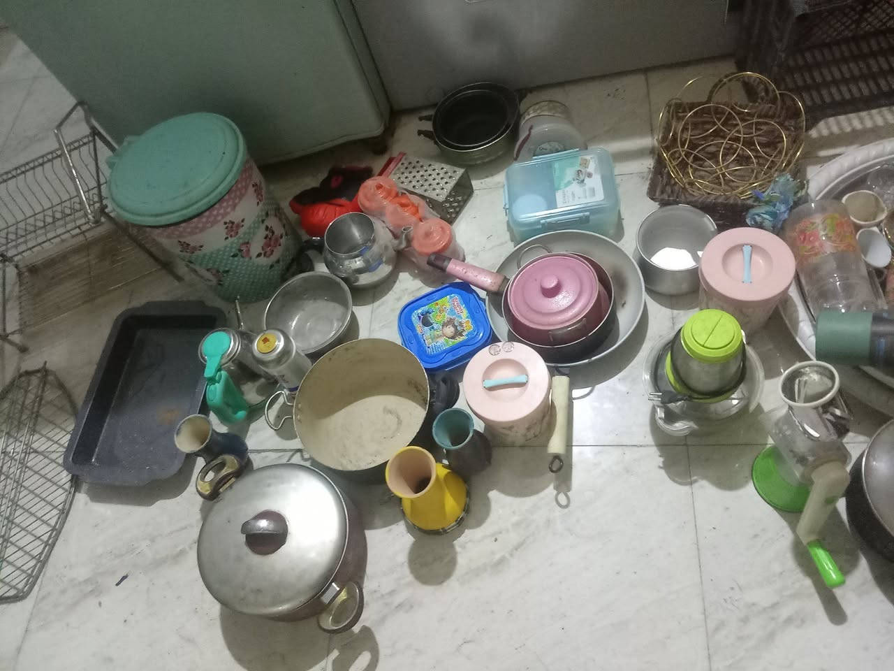 غراض مطبخ أشكال وياهن محظره طعام وسيت بهارات عدد ٢ كلهن ب٢٠ مكان حله *********** واتساب
