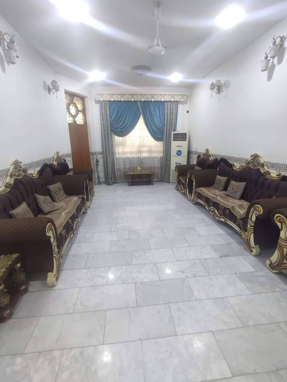 دار الإيجار طابقين حديث
موقع خلف سكله صدام  بل زراعي بابل
خدمي مال كرغول

طابق الارضي غرف نوم وهول استقبال ومطبخ وصحيات وكراج وحديقه وصحيات خارجيه
حديقه ٢٠٠ متر

والبيت ٢٠٠ متر
طابق ثاني غرفتين نوم وهول وصحيات ومخزن
يوجد بيه مطبخ غرفه نوم نص اثاث

مراجعه مكتب الأهرام لعقار والمقالات شارع 60قرب مجمع الضامن الطبي *********** بيه واتساب

