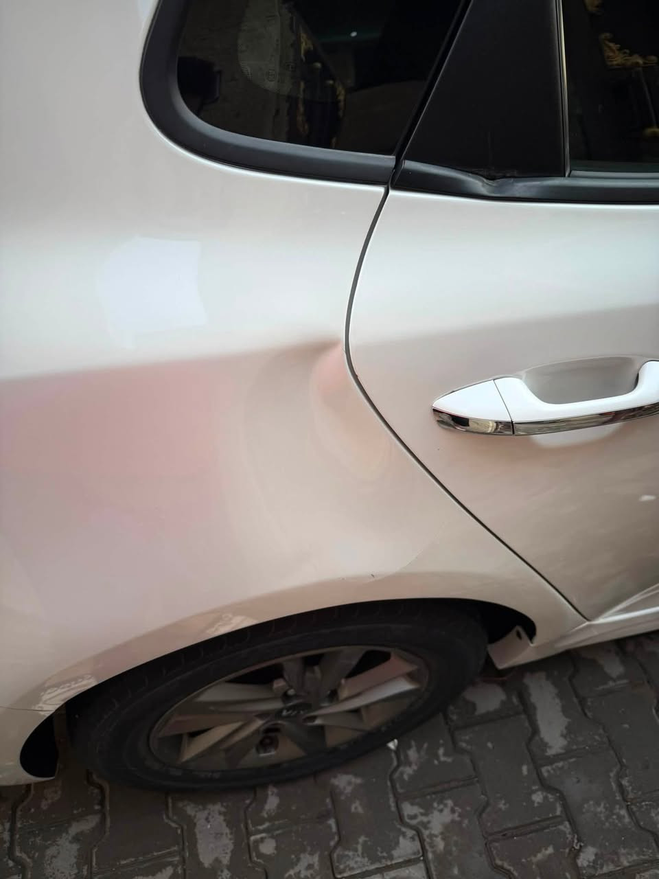 سلام عليكم أوبتما البيع وارد أمريكي سياره بدون يرباك برده فقط حادثه واضح بصور وبيه طخطخات أبيعه عله وضعه سياره موديل 2020.ماشبه 41حقيقي  سعره ١٣٦ورقه وبيه مجال مكاني بغداد الجديده ***********
