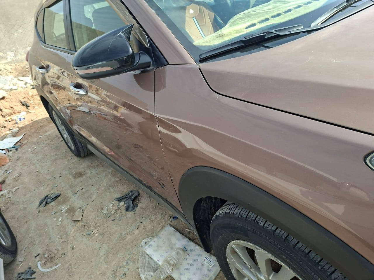 السلام عليكم 
للبيع سياره توسان 2017
قطعه واحده بنيد مبدل 
وشبر بالچاملغ الامامي صبغ 
للاستفسار ***********
