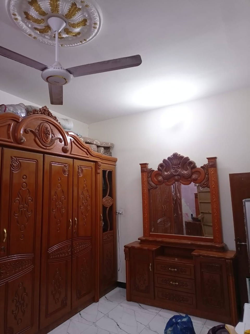 السلام عليكم غرفه اخشاب نظيفه للبيع السعر 550 ناصريه مركز ***********
