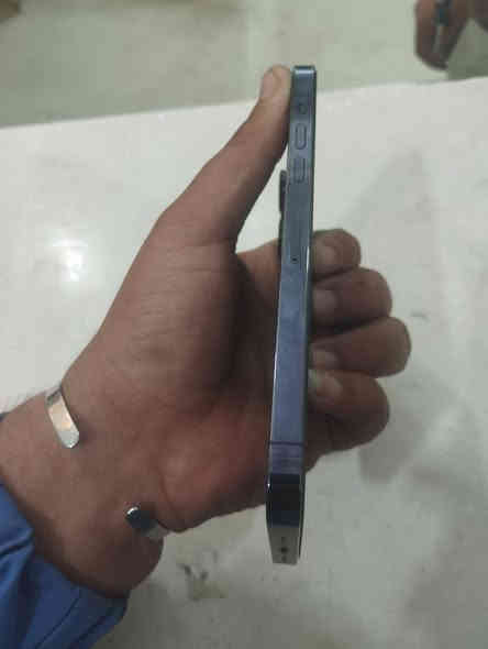 السلام عليكم
ايفون 14برو ماكس 
جهاز جديد بطارية 98زلغ ما مزلوغ تجي تفحص وين ميعجبك 
سعرة مليون وبي مجال 
رقم الهاتف ***********
