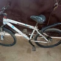 بايسكل ياباني  لون ابيض جاهز مناقصه شي سعر45 الف مكان الشعله 077033839...