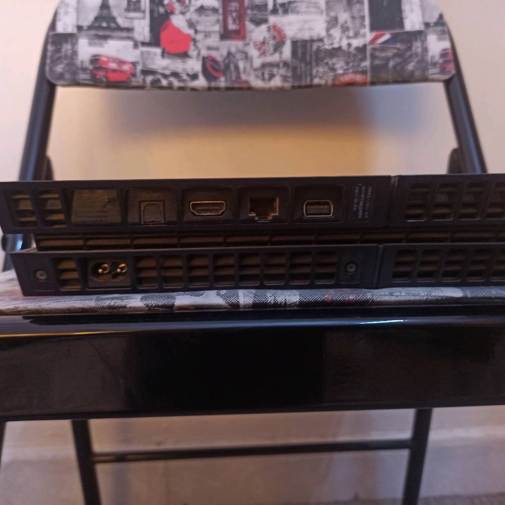 البلي يجي وياه اقراص 2 قرص ديترويت وقرص بيس 2019 
ويده واحده الاكس داخل ليجوه بس شغال ما بيه مشكله 
وبالبلي موجود حساب اماراتي ناسي كلمة السر مالته 
منزل بيه العاب 
فورت نايت 
فول قايز 
روكت ليج
براول هالا
ذة فاينال 
وديترويت 
وبيس 
السعر225 الف دينار 
ما عندي توصيل 
مكاني بغداد الدورة داخل المصفىى 
للتواصل عبر الواتس اب بهذا الرقم ***********