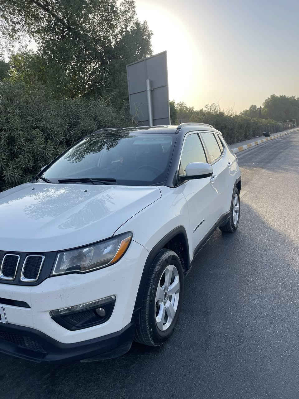 السلام عليكم
كومباس 2018 امريكي 2400 
صور الحادث مرفقة بالمنشور
بيها ٣ قطع صبغ
البجم كبس 
كير ومحرك وتبريد كفالة
مشدود بيها منظومة غاز 
مكاني بغداد / الامين
سعرها 123$
للتواصل ***********
