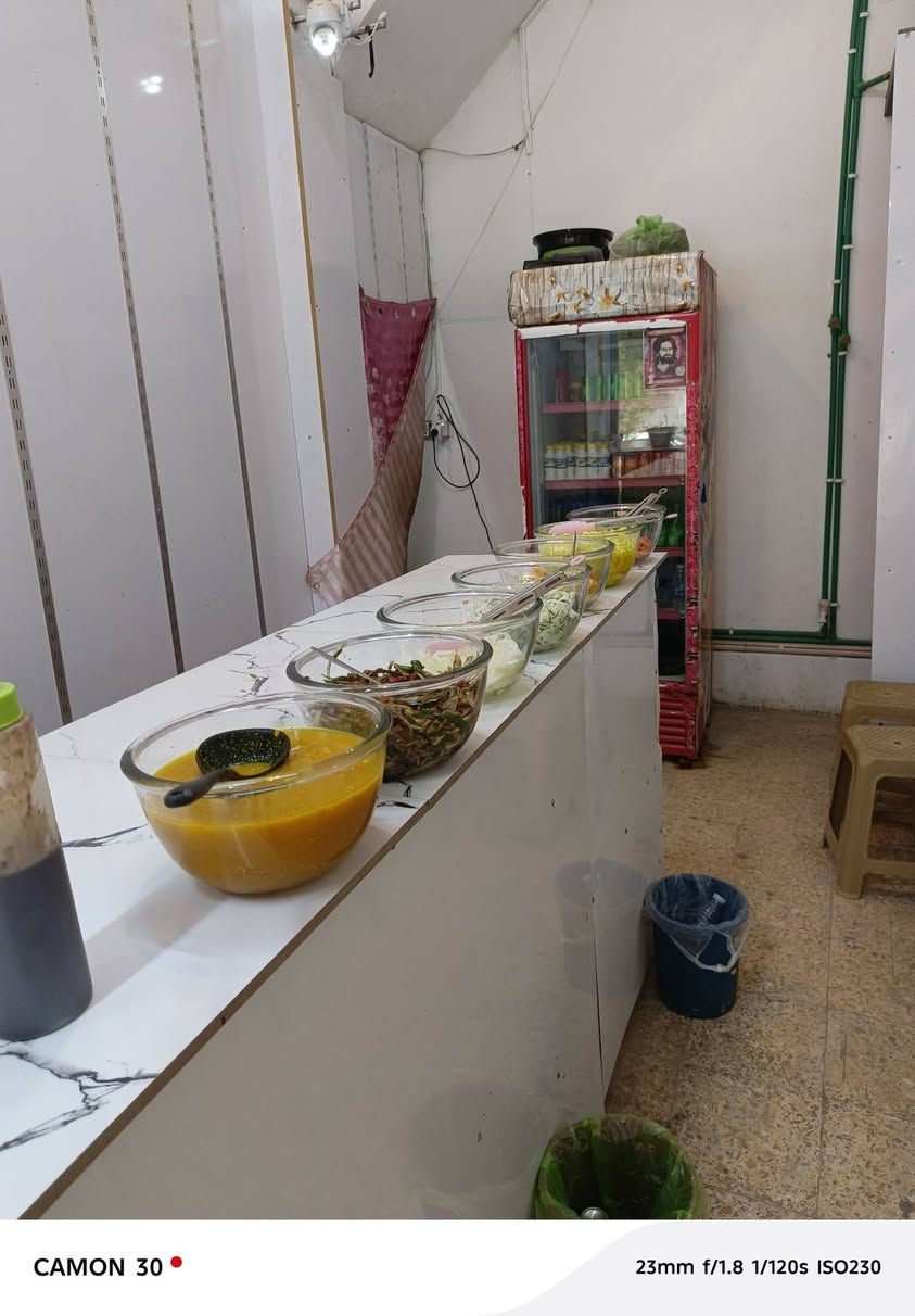 كافتريه كامله من كلشي البيع
ايجار المحل 150 متكامله من كلشي 
سبب البيع التزام 
وبيه خير من الله تطلع مصرفك ومصرف بيتك 
ستفسار ***********
