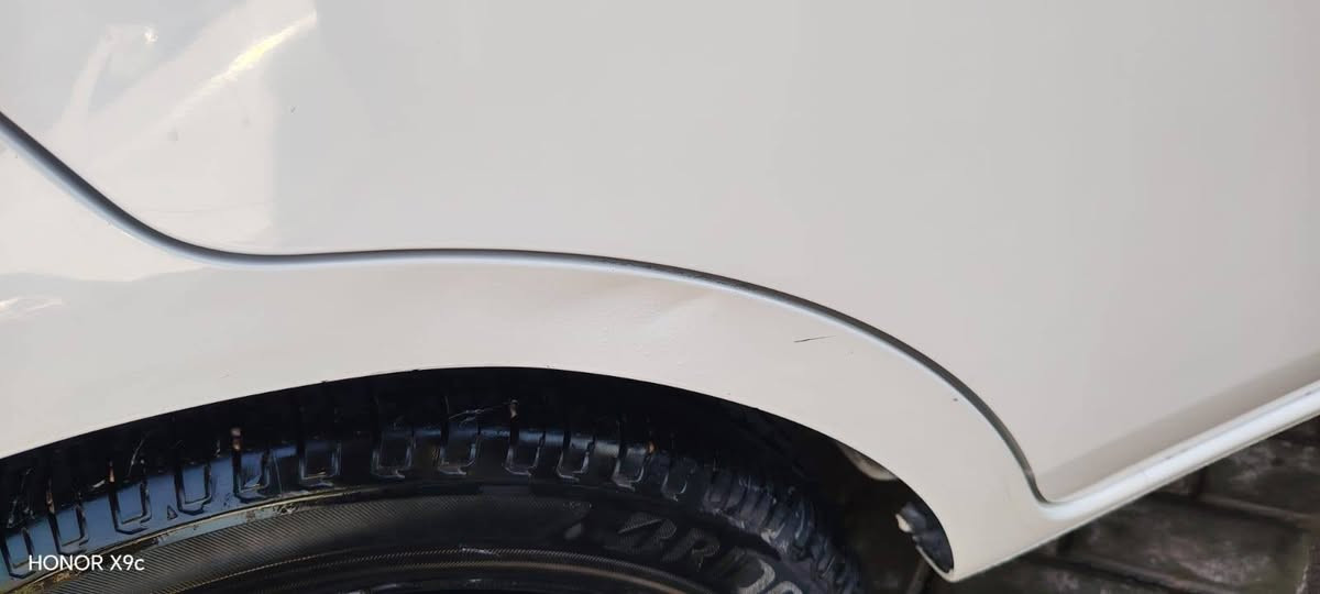 سلام عليكم سني هندي للبيع  موديل ٢٠٢٤  ماشية ١١ الف  بيها رصعة بلجاملخ وشخط باب موضح بلصورة سيارة جديدي بمعنا الكلمة  تحول ثاني يوم رقم أربيل. السعر ١٢٧ ورقة وبيها مجال  خابر وتدلل الرقم ***********
