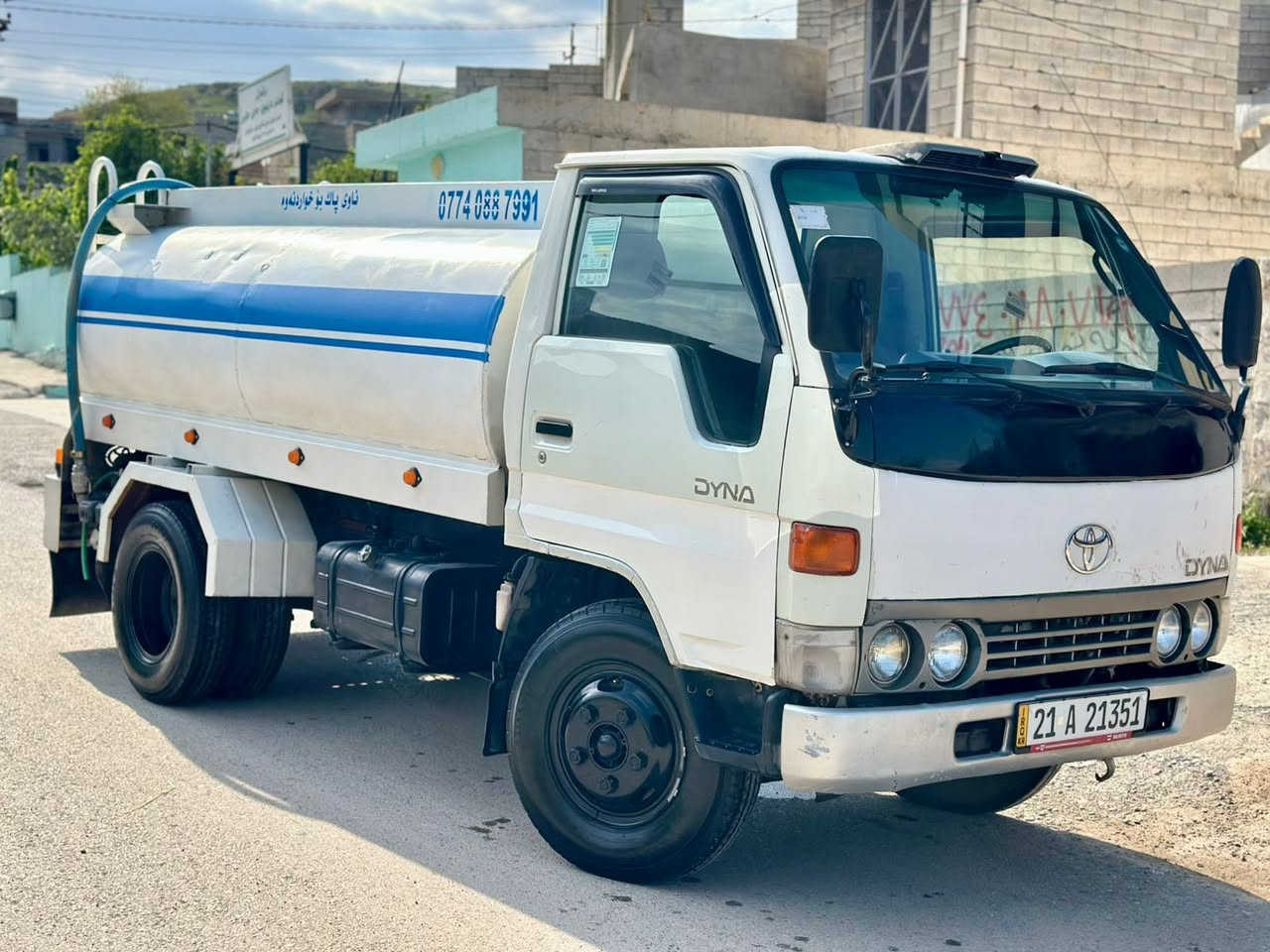 ڕیکلام
تیۆتا دانیا 
 مۆدێل 2000 بۆ فرۆشتن.
 بیلاد عێراقی سوكان ئەسڵ واتا محەوەر نییە
كەمێك مەكینەی ڕۆن كەم. ئەكات ئیتر هیچ كێشەی نییە 
مەمپی گاز تازە تەشفیتە ڕەقەم سلێمانی  بەناوی خۆمەوەیە
هەر شەش تایەی تازە 
تەنكیەكەی گەڵبەنایزە ٤٥٠٠لترە 
سەیارەكە لەئیشایە
نرخی 110گەڵاو کەمێک معامەلە
ژ.ت ***********
شوێن سلێمانی/تاسلوجە
