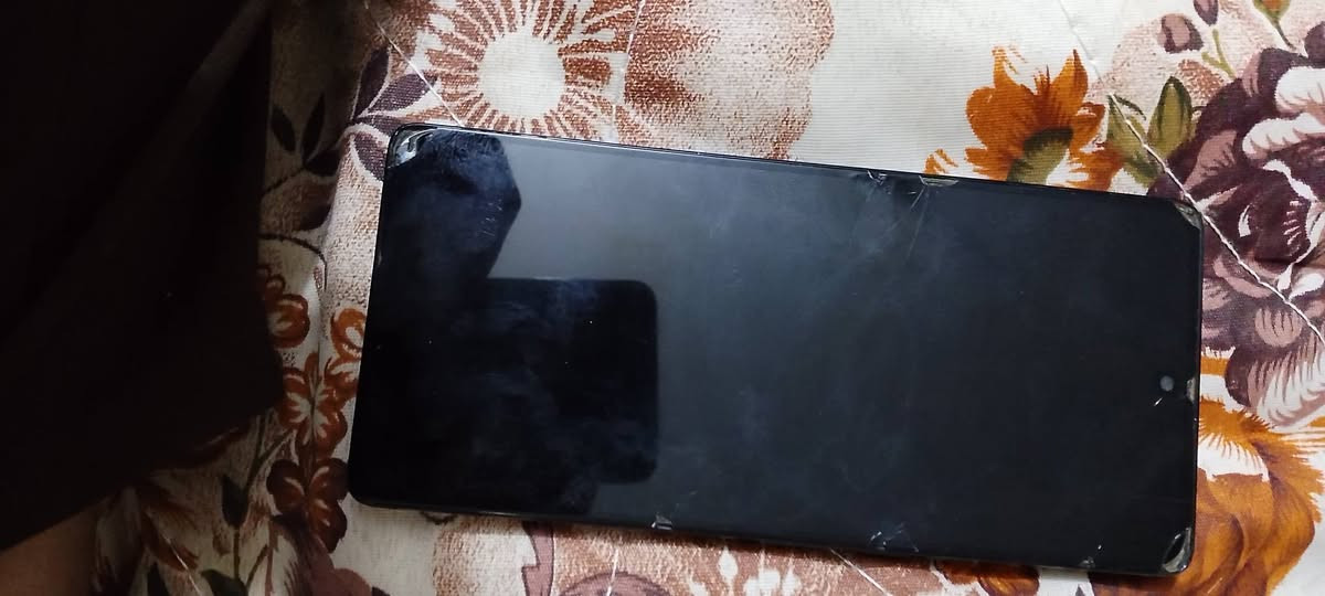 سلام عليكم عندي تكنو كامون 30 برو 5g مكسورة شاشتة وبي فطر بلركن
السعر 100


**إذا كنت صاحب هذا الإعلان وتريد حذفه لأي سبب، رجاءا أرسل رسالة إلى الدعم الفني**