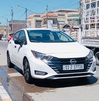 نيسان فيرسا 2024للبيع  فئة SV رقم بغداد بأسمي  ماشية 45000 نظيفة جداً ...