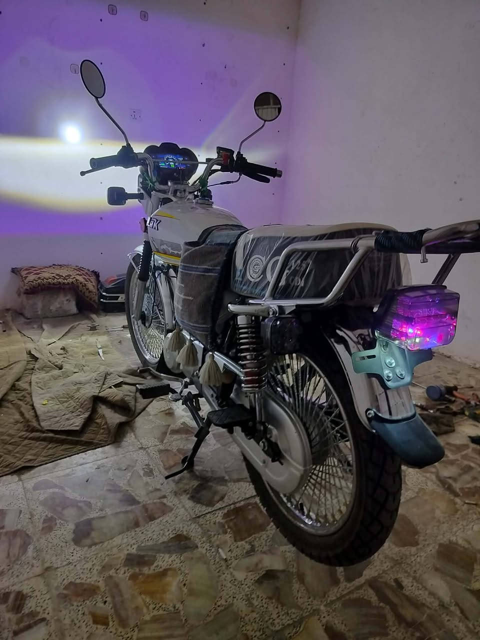 سلام عليكم دراجه للبيع تايكر 2025 صار له 20 يوم من طالعه كفاله سعر خاص ***********
