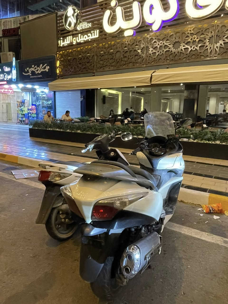 سلام عليكم دراجه سلفر ونج جي تي منفيس ومكاتبه حتى دفترها كامل للبيع اوفر شغال دراجه كامله مكينه خرسه كفاله جيب فيتر وفحص كهربائياتها كلها كامله دراجه كل نقص مابيها نكره بكل وقت شلعه معدل كامله ستاند حساس ستاند وسطي قفل جنطه دراجه جاهزه بيها ملاحضات بالكفرات فقط ماشيه 27 الف حقيقي السعر مليونين  وبيها مجال مكاني الدوره  رقمي ***********
