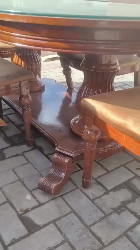 تخم عشر مقاعد نظيف كلش وسعره مناسب مع ميز طعام خشب صاج وست كراسي للاستفسار خاص او الاتصال 
***********
