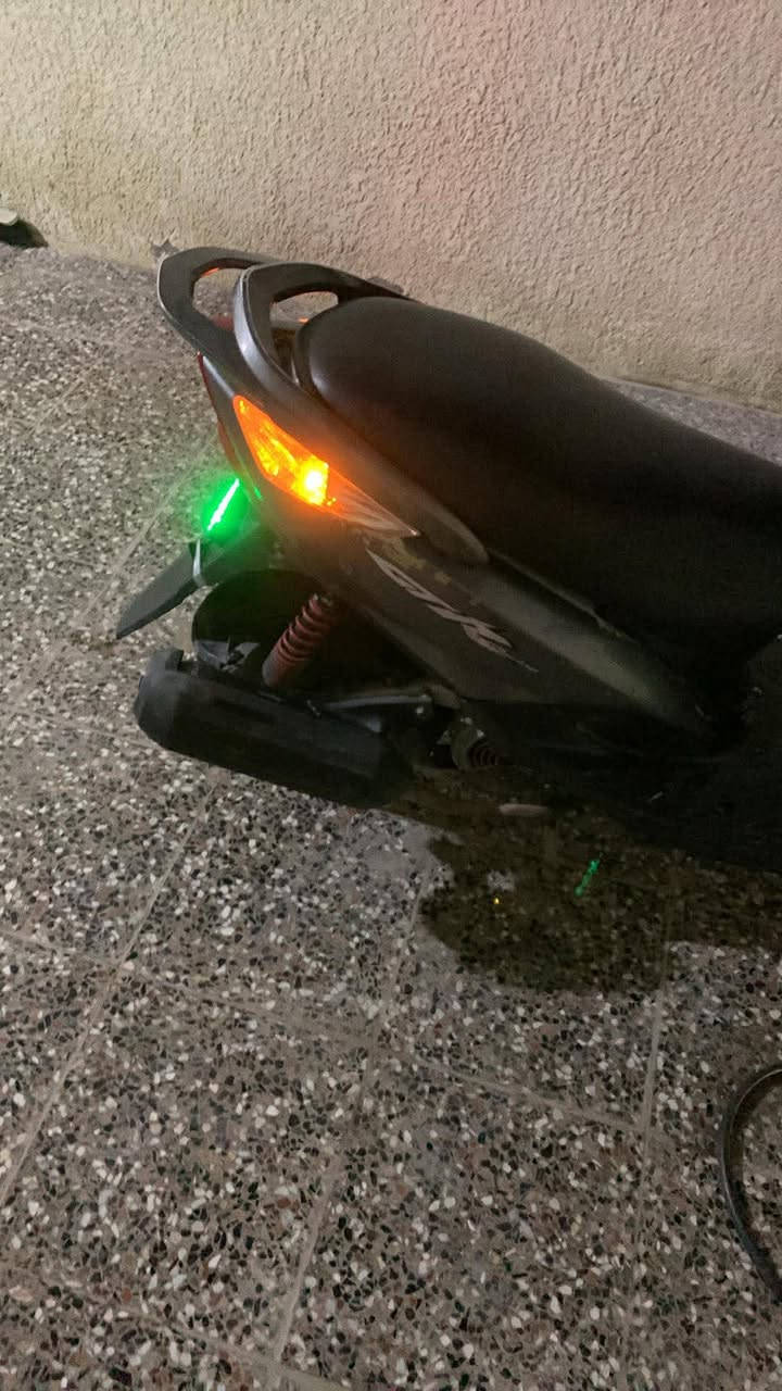 سلام عليكم عندي هاي الدراجه 
لبيع اسمهه ياماها ثعلب سرعتهه 140 
الدراجه امنت الله كلشي مابيهه ولا داخله مصلح صوتهه كلش ناصي ابد لا ادوخ راس ولا غير شي تشغل نكره واحده سلف وهندر كهرباياتهه كلهه شغاله اشاير يمته ويسره قفاله ثلاثه واحد القبه مال البانزين واحد لجنطه واحد للسيرن 
خوان الدراجه سعرهه ب 750 الف وبيهه مجال لشراي مكاني ابغداد بلمدينه الصدر هذا رقمي ***********
