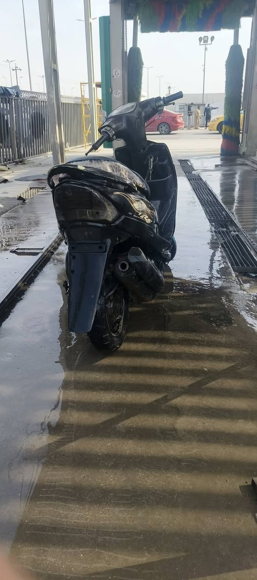 دراجه كله بلادي بيها تزويد
كشن رياضي اصلي 
استاند رياضي اصلي 
دبلات رياضي اصلي 
شيال رياضي اصلي 
تاير الامامي جلاتين رياضي اصلي 
ويل كب امامي 
قطرة دهن رياضي اصلي 
ول باقي كله بلادي 
دراجه معدل وشلعه خير من الله 
للاستفسار *********** 
السعر ٤٥٠ وقفل
دراجه نواقص الي بيها ستاند تعليك ول باتري ينراد اله شحن حت تشتغل سلف دراجه متروكه
