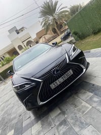 لكززES300  2021 ماشيه 47 كامل مواصفات السياره بيه الباب الخلفي مصبوغ ل...