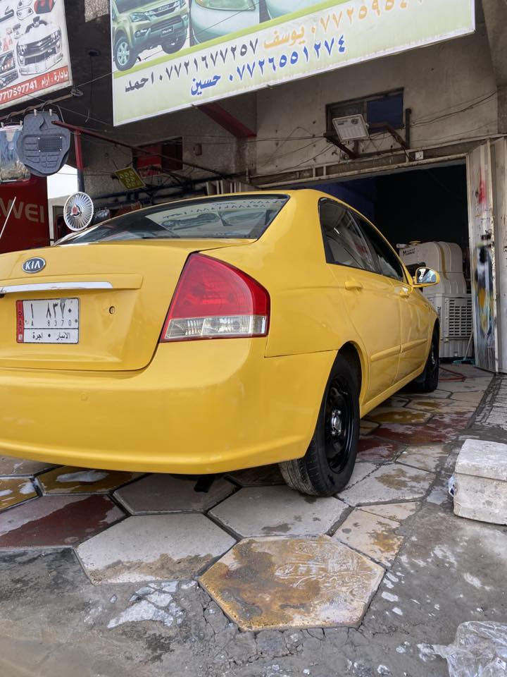 كيا سبكترا 2009 رقم انبار الماني بأسمي شخصياً
وارد امريكي ضربتها قبق جنطه وشويه من الحوض وبالعراق جاملغ وباب اثر طخه بيدي بدلته وعندي الصور القديمه بدون دواخل كير مكفول مكينه اقل الخيط تبخير بيها تبريد العام بدلت منظومه كامله والسنه وكف الفريز يعني بس فريز نقص اذا تشحنه 10 ايام ويطير  مسوي ادامه كامله على الجبن وقوايش ورولان وجوينات كله جديد ومبدل قاعده فيوزات سياره تخبل على ايدي صار سنتين 
دوشمه نحله كشنات وسقف وارضيات 
شاشه اندرويد اصلي وكامره دواره

بيها نقوصات بسيطه مثل يده باب وواشر قبق ولفات بس
مصفره غرامات 
معروضه 73 وبيها مجال حك الجيه 
اعتذر على الاطاله ما اكطع اي سعر بالتلفون تعال كلب اقتنع وبالخدمه
مكاني بغداد الدوره خلف جامعه كلكامش 
***********
