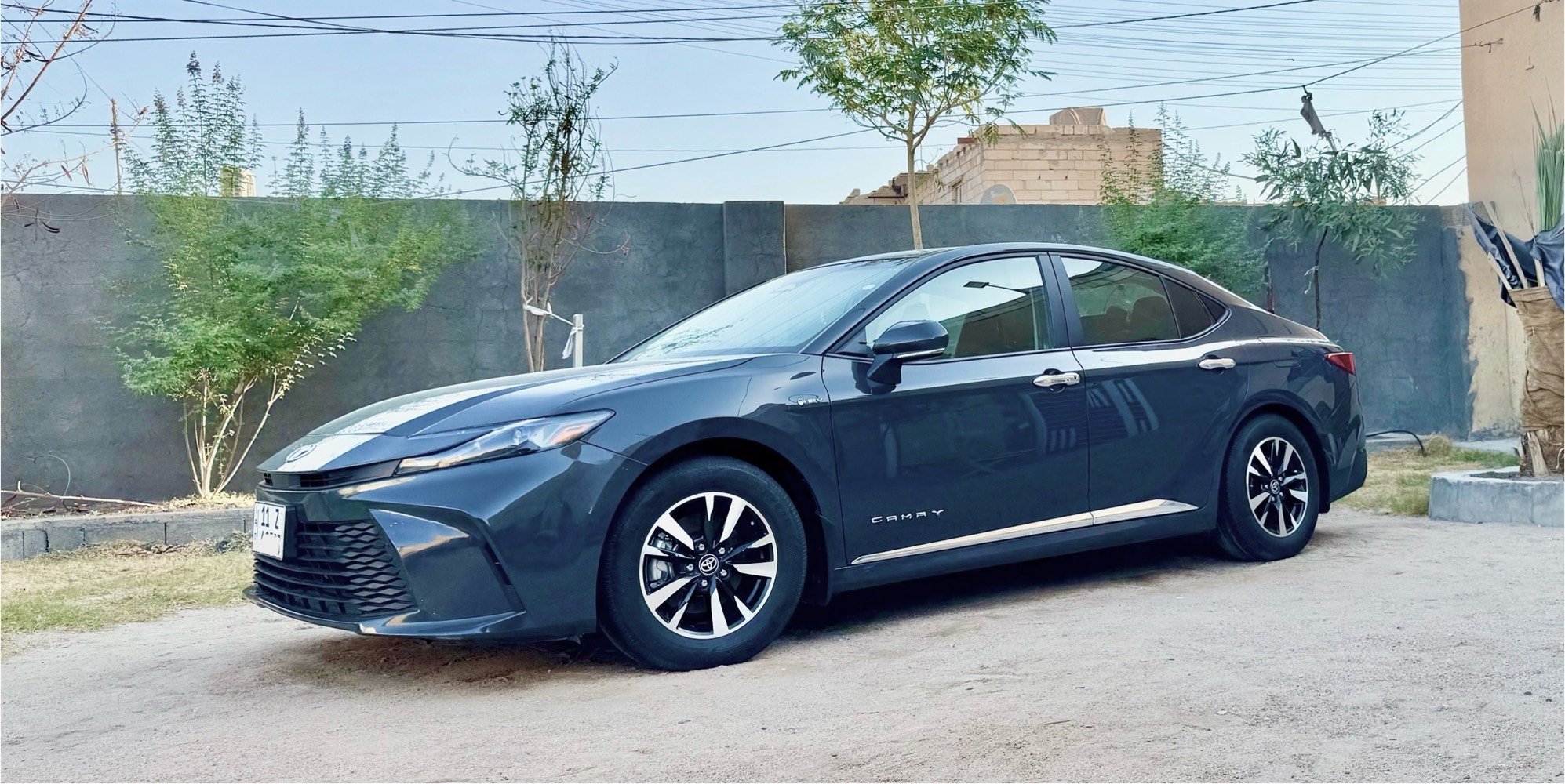 سيارة تويوتا كامري موديِل حديث، نظيفة وجديدة، باستعمال خفيف. خارجية لامعة وداخلية مريحة ومجهزة بشاشة متطورة. استمتع بأداء مميز وراحة في القيادة. السعر قابل للتفاوض.