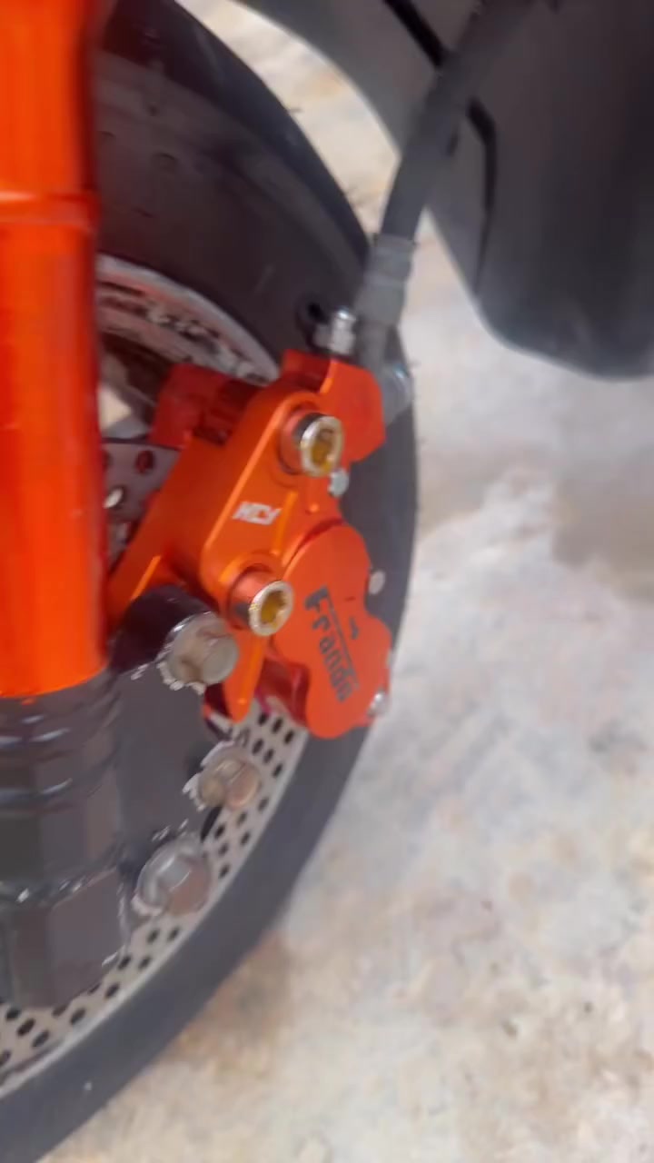 دراجه بلاديه كله من مكينه وكهربائيات وكلشي نص نكره وخرسه الدراجه اذا بيه برغي مفتوح تاخذه بلاش المكان الدوره ابو دشير ***********
