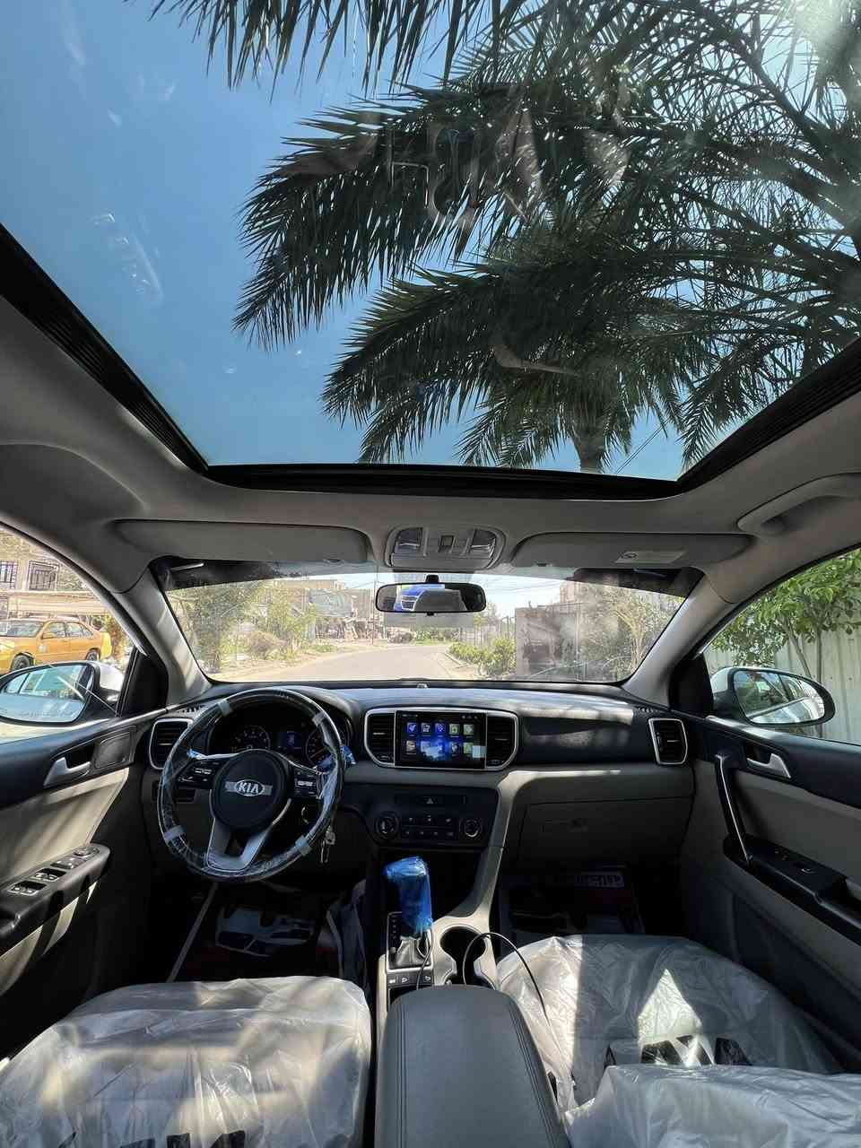 السلام عليكم
سبورتج 2020 خليجي 
مكفوله بيها بارد صغير بل جاملغ الخلفي وباب الي بصف السايق بيها طعجه ممبينه 
رقم اربيل 
مواصفات 
بانوراما
تحكمات ستيرن 
حساسات 
وبقيه المواصفات المعروفه 
ماشيه 154 km حقيقي 
سياره مال جناي سعر ١٨٩ بيها مجال للشراي 
متواجد على الرقم ***********
خاص وواتساب متواجد
