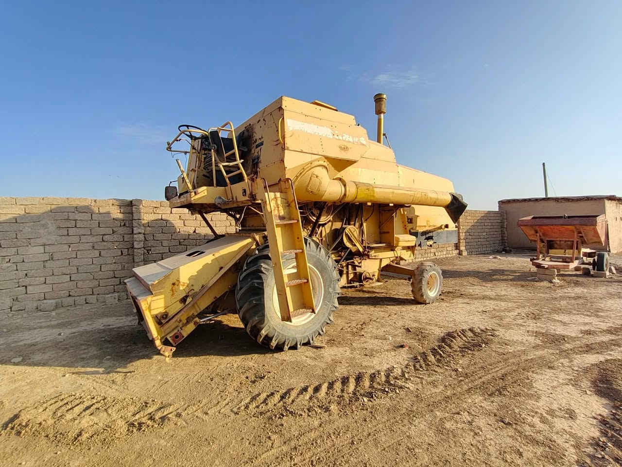 حاصدة نيوهولند موديل 1992
للبيع 
بشرط لا نفخ ولا صرف ولا بخار 
للاستفسار تواصل 
***********
